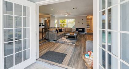 Heated Pool + Sleeps 14 + Waterfront + Perfect for Groups + Close to Airport
