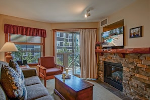 Condo, 1 cama Queen e sofá-cama, acesso à piscina, vista para a montanha (1 Br: Rimfire 460) | Área de estar