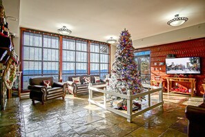 Condo, 1 cama Queen e sofá-cama, acesso à piscina, vista para a montanha (1 Br: Rimfire 460) | Parte interna