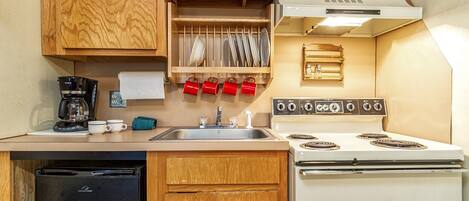 Suite estudio clásica, varias camas, acceso a la alberca (1 Br Studio: Silver Creek 1104) | Cocina privada