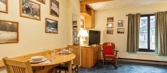 ซิลเวอร์ครีก 1104 สตูดิโอพักได้ 3 คน ข้างทางลาด  