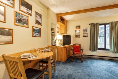 Silver Creek 1104 Studio Sleeps 3, Slope Side