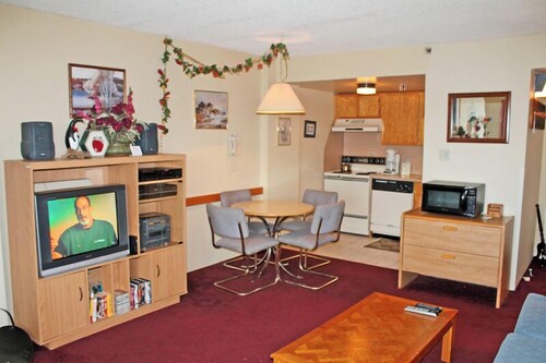 Silver Creek 5115: Cozy 1 BR Condo, Indoor Pool Jacuzzi, Slope Side