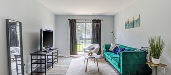 6 Mins Walk to Transfer Co Food Hall/Downtown #A