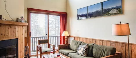 Condo, Multiple Beds, Pool Access, Mountain View (1 Br Plus Loft: Whistlepunk 40) | Living area