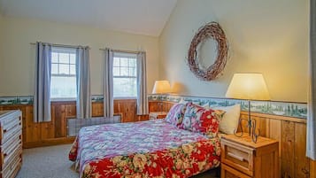 LÀgenhet - flera sÀngar - tillgÄng till pool - utsikt mot bergen (1 Br Plus Loft: Whistlepunk 40) | 2 sovrum, individuell inredning, unika möbler och sÀngklÀder