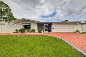 Exterior - 2 Bedroom Gem Close to Beach (Miramar)