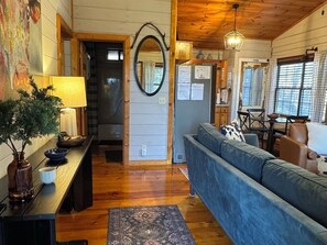Smart TV, fireplace, books - Stargazer Cabin: Sauna, Rooftop Deck, Fire Pit, Indoor Wood Fireplace, Privacy (Blue Ridge)