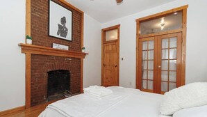 Unclassified image, 3 of 8, button - Spacious Modern 3BR / 2BA Apartment in Gramercy (New York)