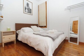 Iron/ironing board, WiFi, bed sheets - Spacious Modern 3BR / 2BA Apartment in Gramercy (New York)
