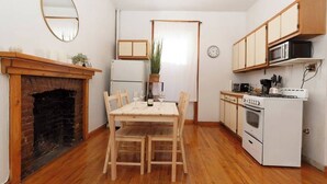Unclassified image, 2 of 8, button - Spacious Modern 3BR / 2BA Apartment in Gramercy (New York)