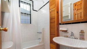 Unclassified image, 4 of 8, button - Spacious Modern 3BR / 2BA Apartment in Gramercy (New York)