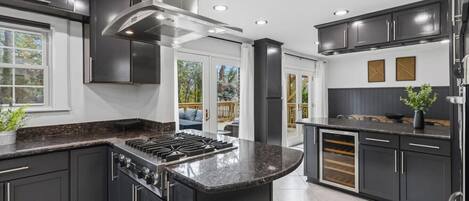 KĂŒhlschrank, Mikrowelle, Ofen, Herdplatte