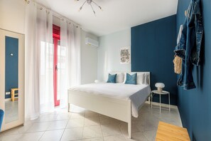 1 habitación, escritorio, tabla de planchar con plancha y wifi gratis 