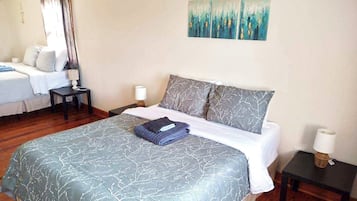 Desk, WiFi, bed sheets