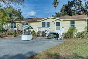 Parking | Driveway (4 Vehicles) | Boat Parking - Weeki Wachee Family Getaway: Canal-Front Home (Spring Hill)
