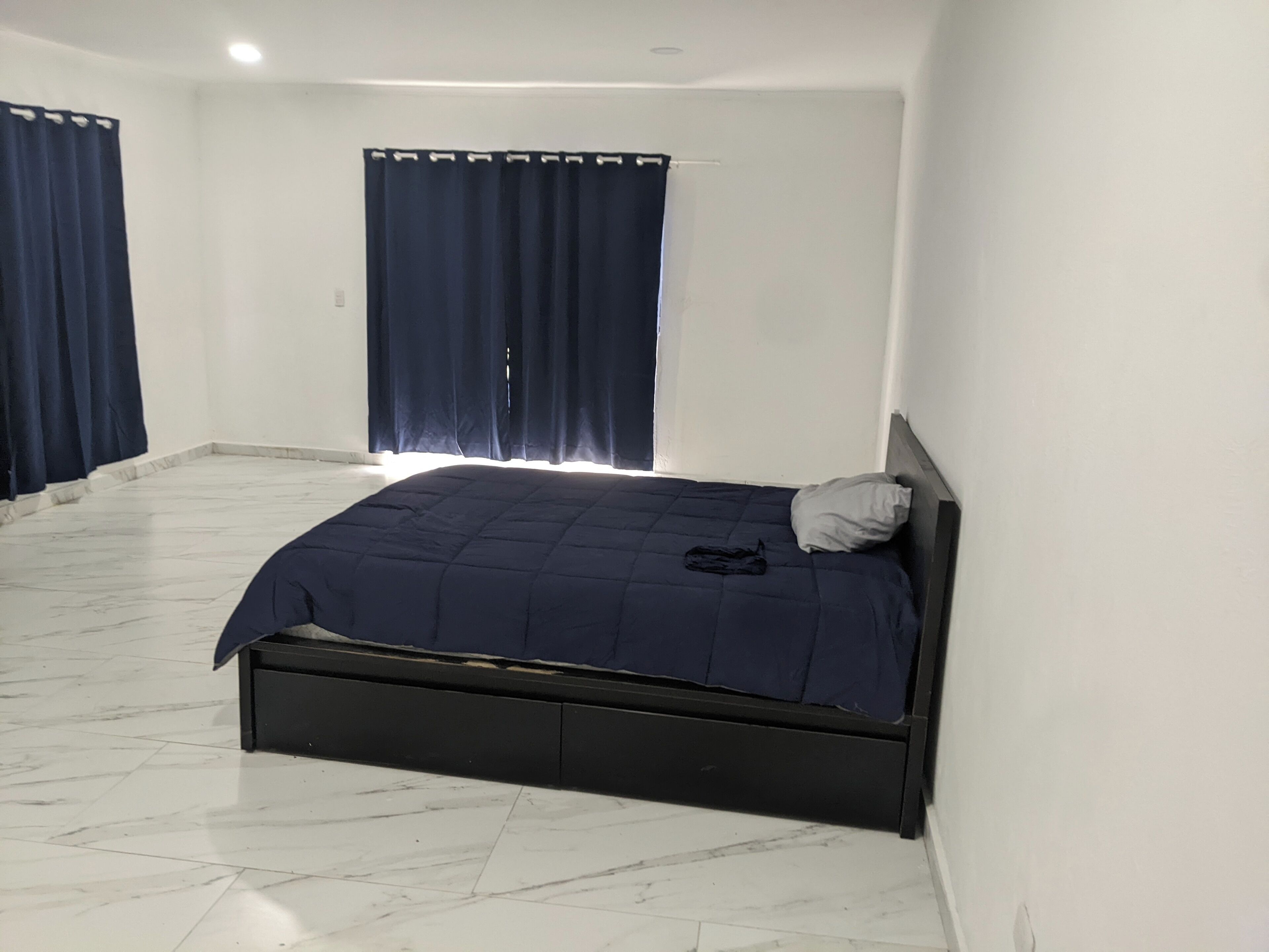 3 chambres, fer et planche à repasser, Wi-Fi, draps fournis