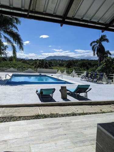 Olivo’s Vista is a private mountain house in Los Montones Abajo, Sajoma—perfect