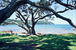 Beach - The Lazy Sailor - slow living retreat (Great Barrier Island / Aotea)