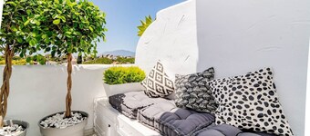 新安達魯西亞豪華三臥頂層公寓  