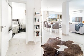 Apartment (3 Bedrooms) | Interior - CP - Modern Beachside Apartment in Estepona (Estepona)
