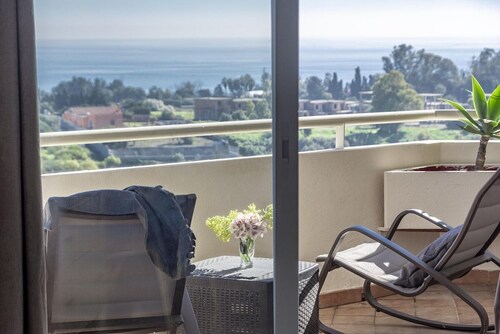 LL- 1 Bedroom apt Close to Laguna Village Estepona