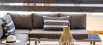 Djc- Modern 2 Bedroom Apartment Close to Beach