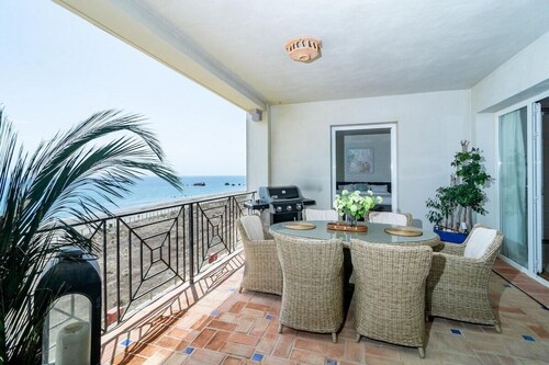 Lap- 3 bed Apartment on the Beach. Families Only