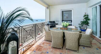 Lap- 3 bed Apartment on the Beach. Families Only