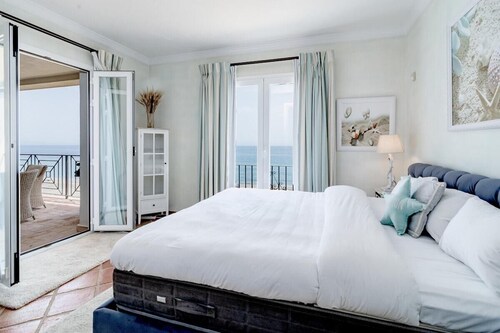 Lap- 3 bed Apartment on the Beach. Families Only