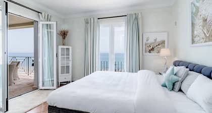 Lap- 3 bed Apartment on the Beach. Families Only