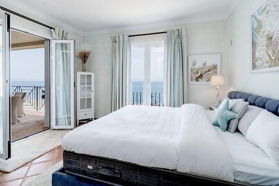 Lap- 3 bed Apartment on the Beach. Families Only