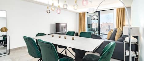 Apartment (3 Bedrooms) | Front of property