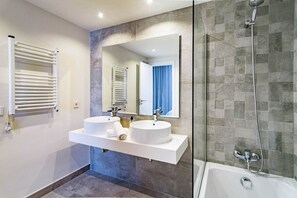 Apartment (2 Bedrooms) | Interior - Inf4.2m- Modern City Apartment, Families Only (Estepona)