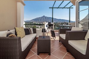 Apartment (2 Bedrooms) | Interior - Sam2.4i- Cozy Apartment Walking Distance to Beach (Marbella)