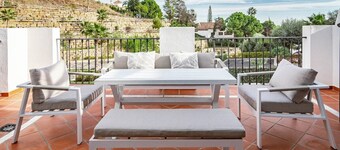 Pa18- Stunning Flat, Gym, Indoor and Outdoor Pool