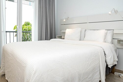 Pa18- Stunning Flat, Gym, Indoor and Outdoor Pool