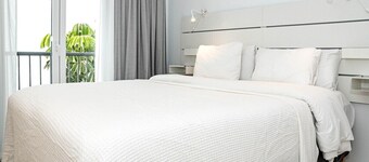 Pa18- Stunning Flat, Gym, Indoor and Outdoor Pool