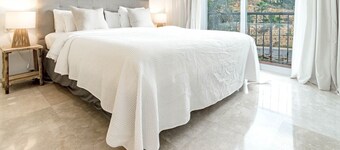 Pa18- Stunning Flat, Gym, Indoor and Outdoor Pool