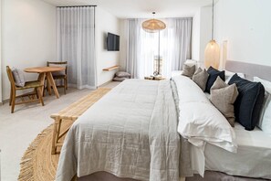 Room - A6- Seaclub Suites by Roomservices (Estepona)