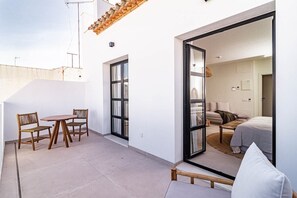 Apartment (1 Bedroom) | Interior - A7- Seaclub Suites by Roomservices (Estepona)