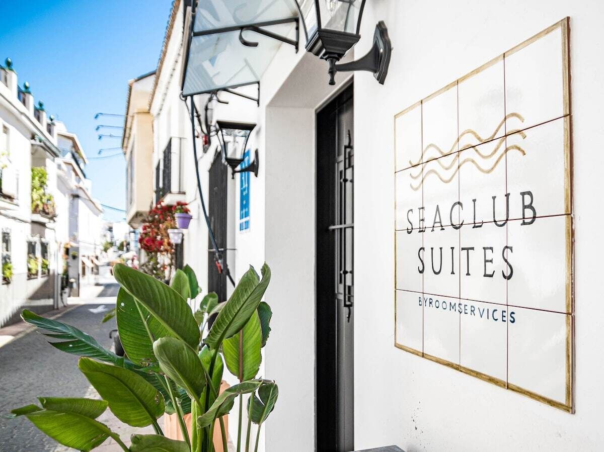 A building with a sign for "SEACLUB SUITES BYROOM SERVICES".