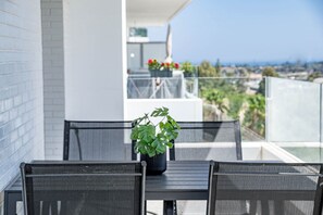 Outdoor dining - Jg5.4a- Modern Apartment With Nice Views (Marbella)
