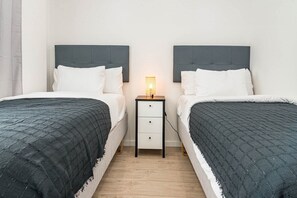 3 bedrooms, iron/ironing board, bed sheets - Jg5.4a- Modern Apartment With Nice Views (Marbella)