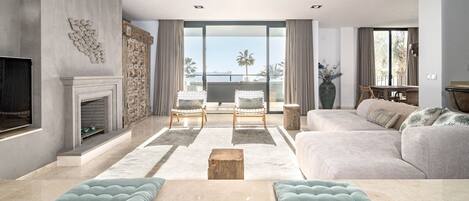 Apartment (3 Bedrooms) | Front of property