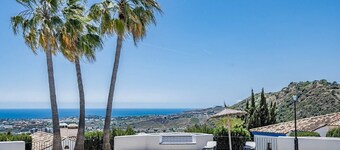 LAG - Spacious Townhouse With Private Jacuzzi