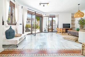 Interior - GC - Spacious Flat in Golden Beach Marbella (Marbella)