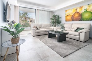 Apartment (3 Bedrooms) | Interior - Inf4.2p - Modern City Apartment Near the Beach (Estepona)