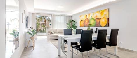 Apartment (3 Bedrooms) | Front of property