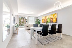 Front of property - Inf4.2p - Modern City Apartment Near the Beach (Estepona)